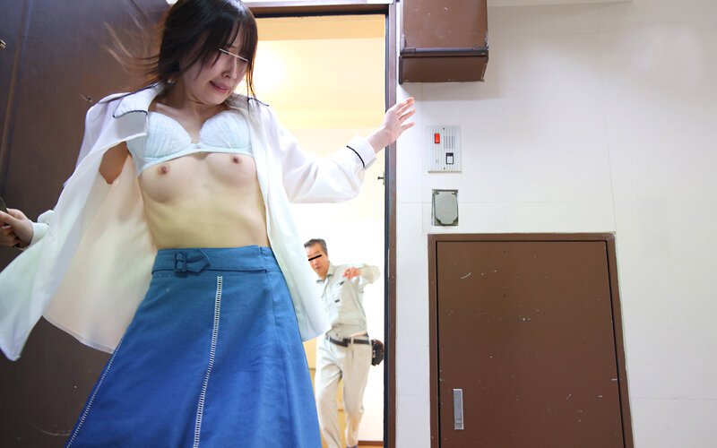 Bị cưỡng bức cô gái tìm đến người hàng xóm giúp đỡ nhưng thật đen đủi khi hắn ta cũng…