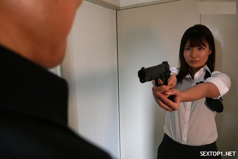 Nữ cai ngục bị tù nhân cưỡng hiếp tập thể