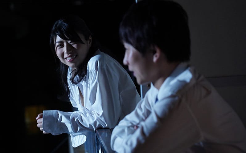 Tâm sự với cô hàng xóm cạnh bên khi chồng cô ấy đi công tác